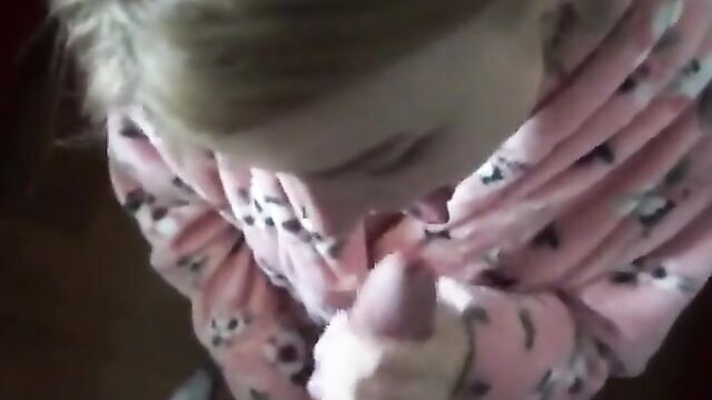 Daughter milking Daddy's cock in the morning - 1 image
