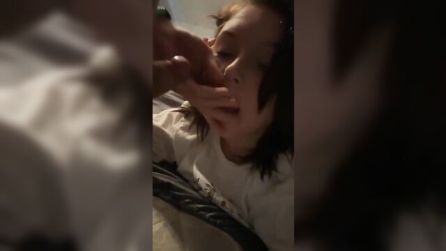 Sister gives a perfect blowjob to her brother Snapchat leaked video - 5 image