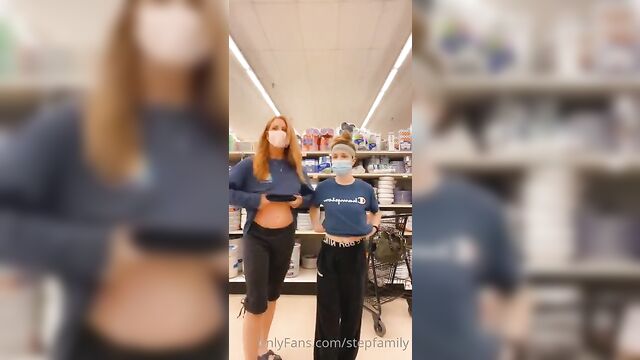 Daughter and Mom Flashing tits Onlyfans video Leaked