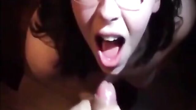 Facial cumshot for my pretty daughter - 1 image