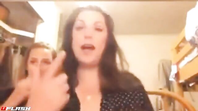 Pretty Mom flashes on daughters live stream - 3 image