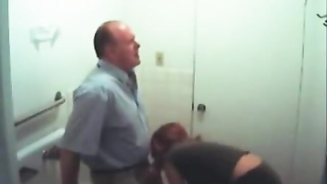 Daughter gives daddy a quick blowjob