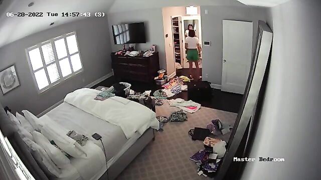 Hot Mom Caught Naked on Hacked IP Cam - 4 image